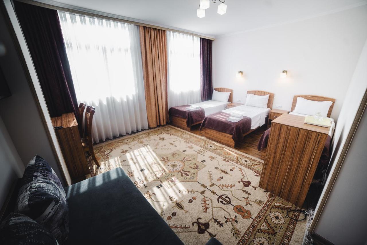 Sunrise Osh Hotel Buitenkant foto