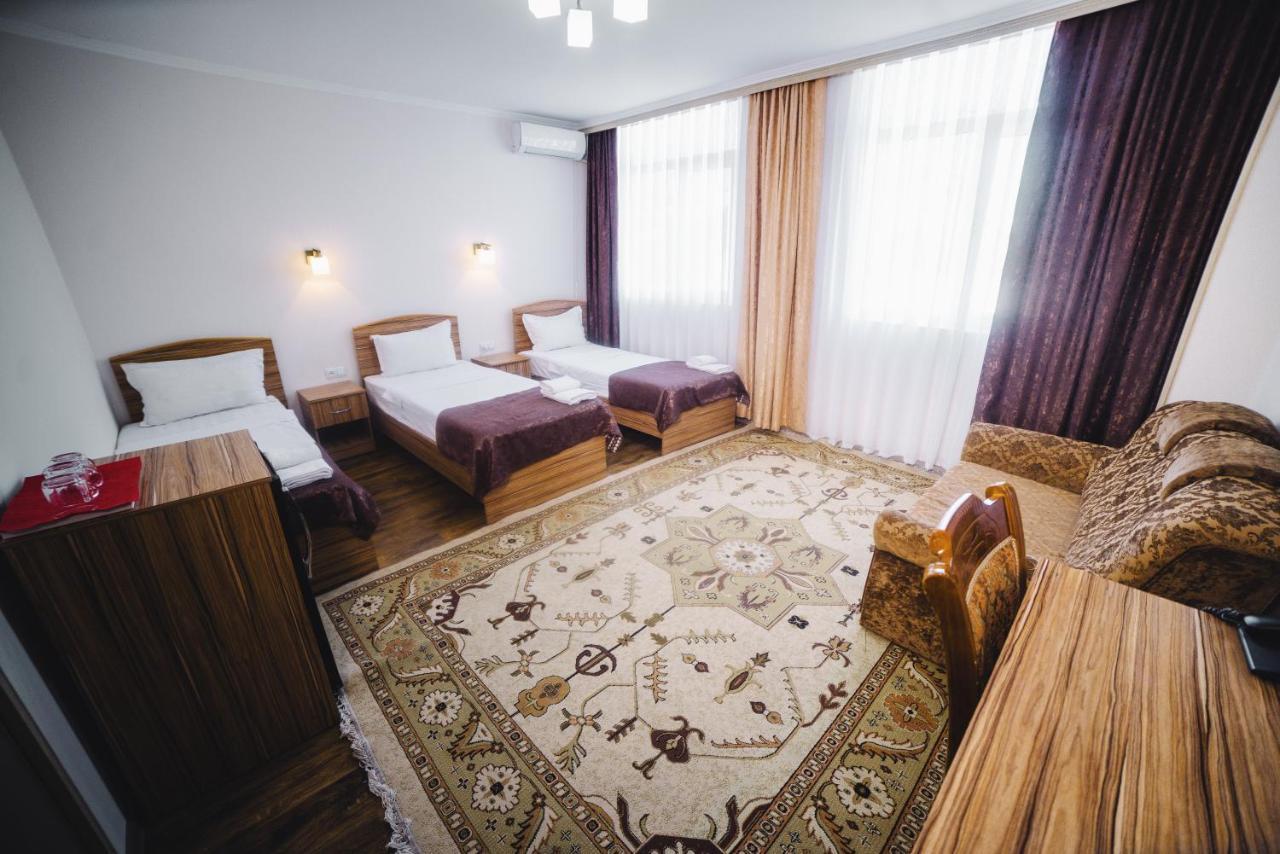 Sunrise Osh Hotel Buitenkant foto