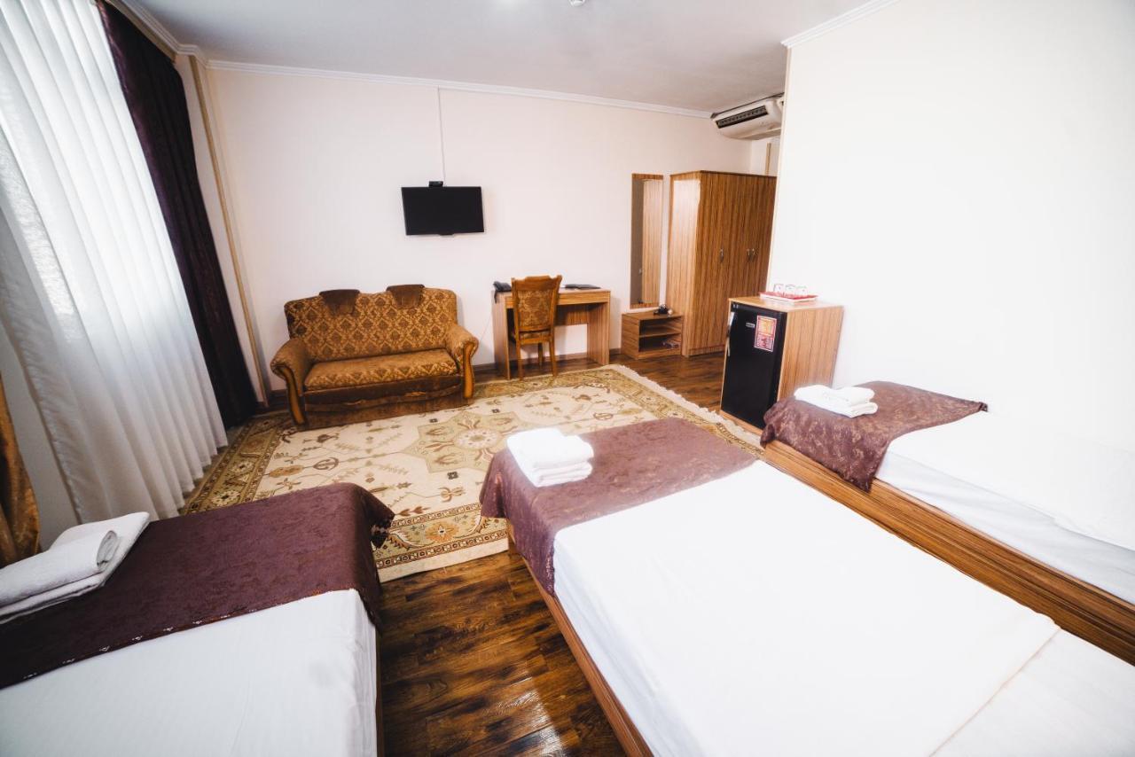 Sunrise Osh Hotel Buitenkant foto