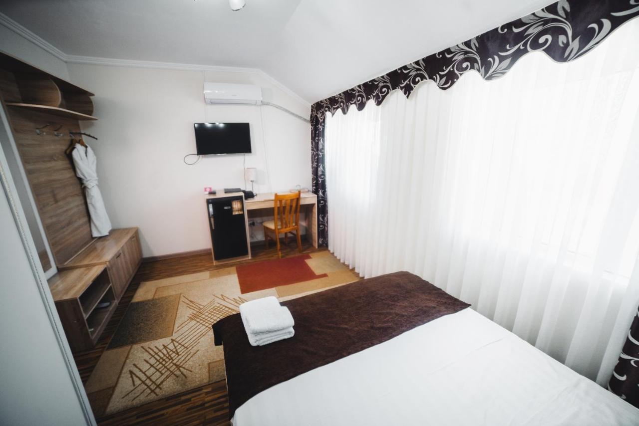 Sunrise Osh Hotel Buitenkant foto