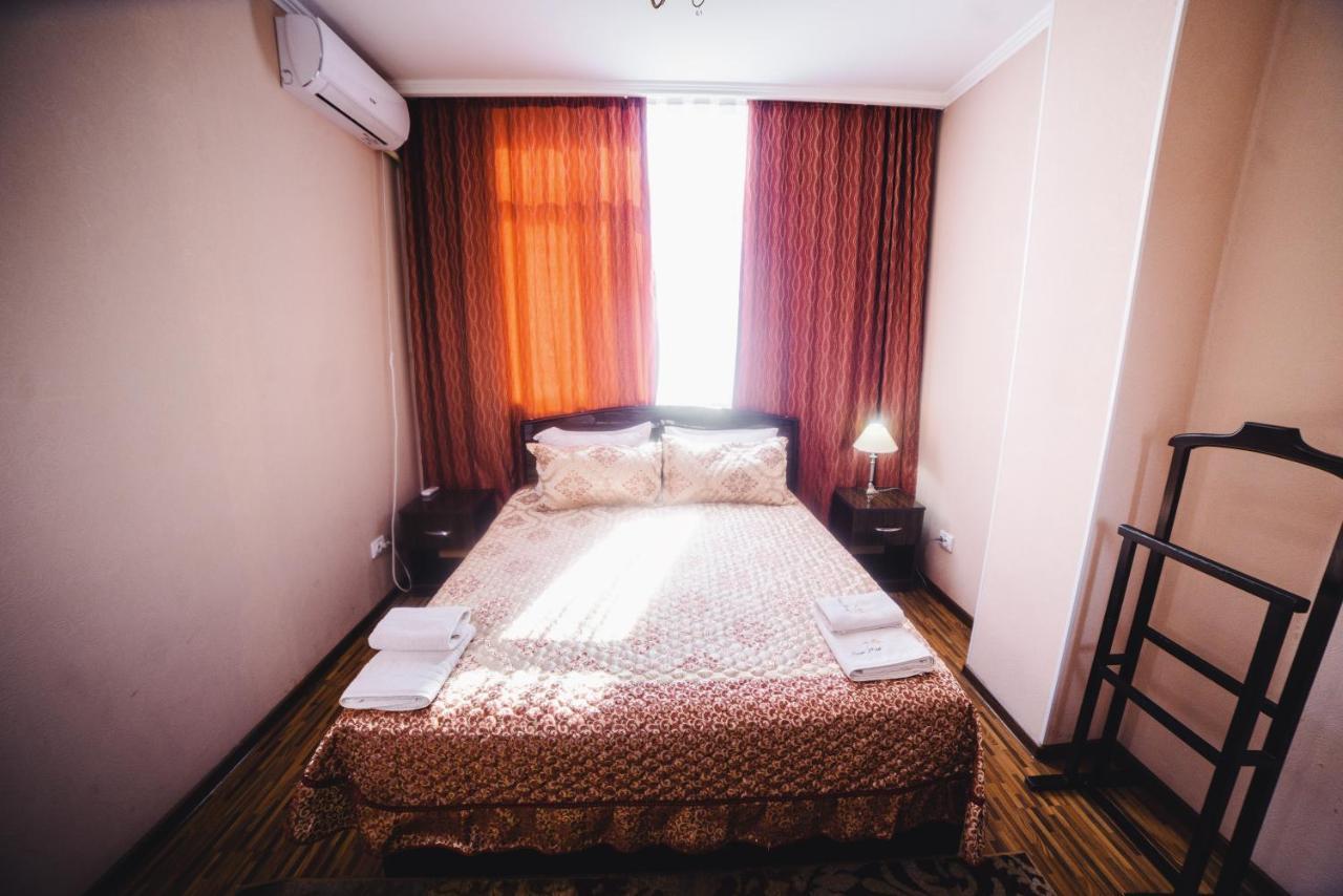 Sunrise Osh Hotel Buitenkant foto