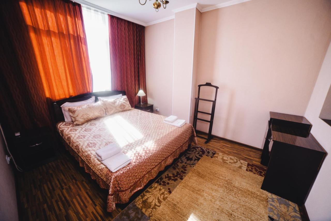 Sunrise Osh Hotel Buitenkant foto