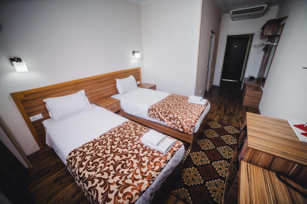 Sunrise Osh Hotel Buitenkant foto