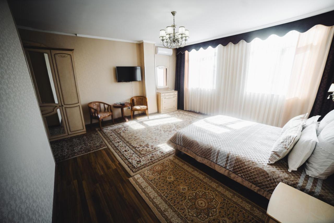Sunrise Osh Hotel Buitenkant foto